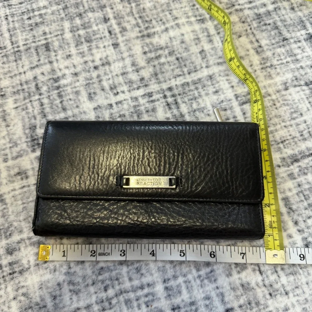 Kenneth Cole Reaction Black Leather Trifold Wallet with Logo Plaque